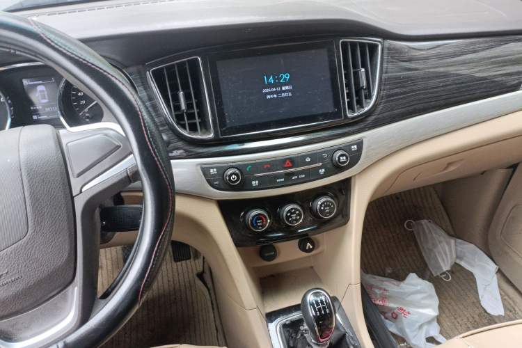 Used Baojun 730 2016 1.5L Manual Comfort Version 7 Seats China V Emission Standard Audio And AC Panel