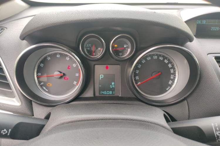 Used Buick Encore 2014 1.4T Automatic Two-Wheel Drive Urban Elite Model Instrument Cluster