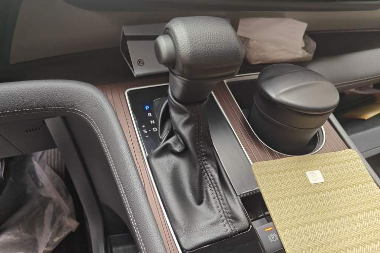 Used Toyota Granvia 2023 2.5L Hybrid Comfort Edition