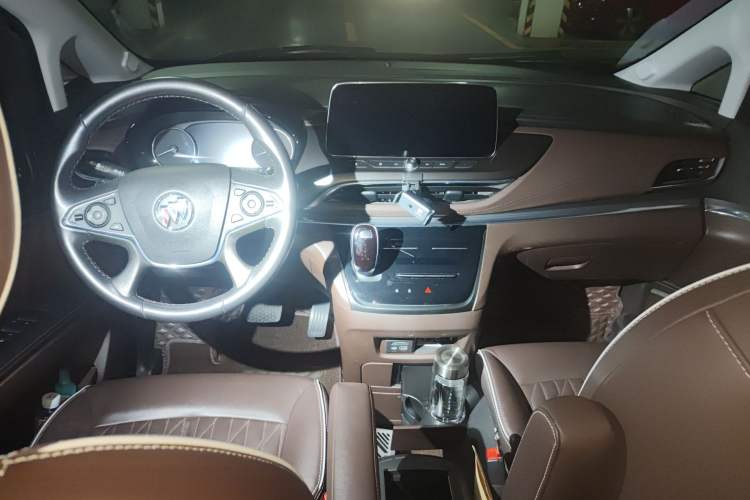 Used Buick GL8 2021 Land Cruiser Executive Class 652T Luxury Model Center Console