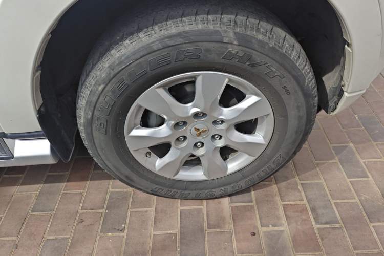 Used Mitsubishi Pajero 2018 3.0L Automatic Prestige Edition Right Front Wheel Hub