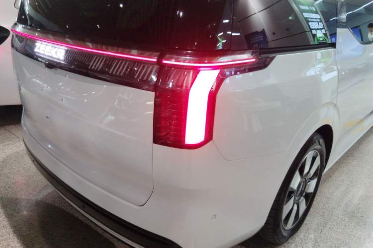 Used Zeekr 009 2022 WE Edition Exterior 1