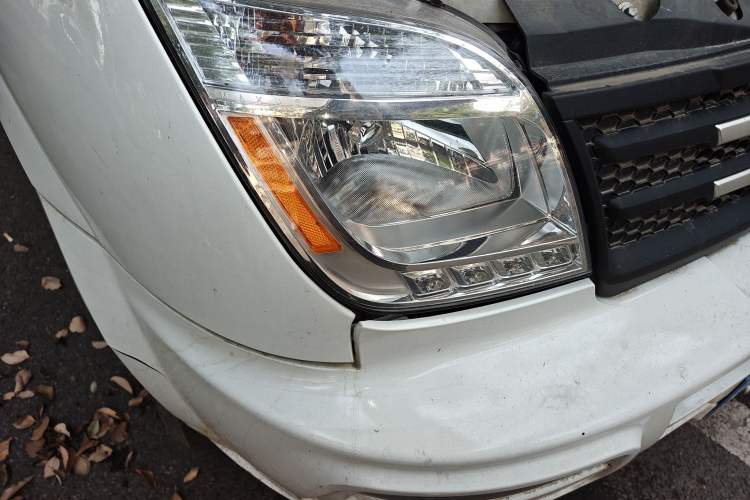 Used SAIC MAXUS Xintu V80 2023 2.0T Manual Classic Aoyuntong Short Wheelbase Ultra-Low Roof 5/6-Seater