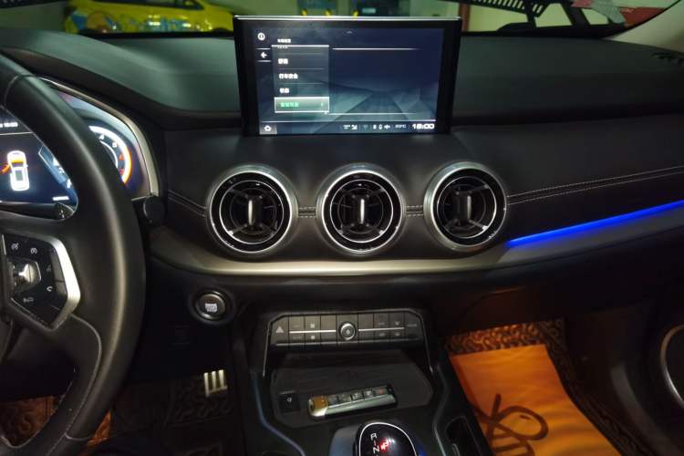 Used Wey VV6 2018 2.0T Two-Wheel-Drive Ultra-Luxury Version China V Standard