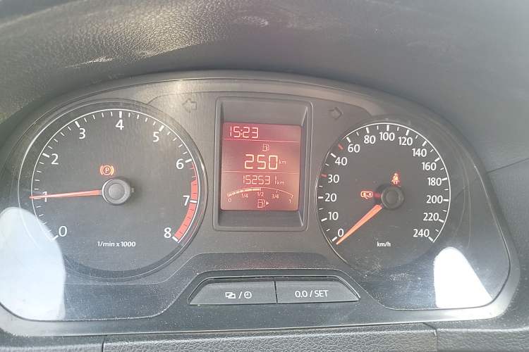 Used Volkswagen Jetta 2015 1.6L Manual Comfort Model Odometer Close Up