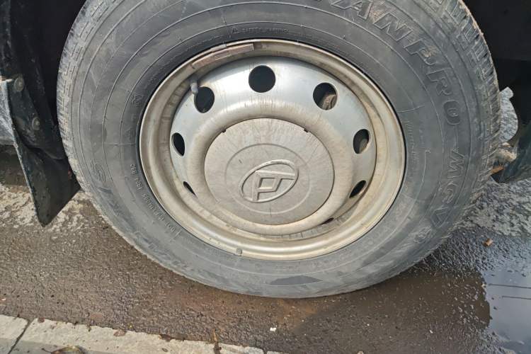 Used SAIC MAXUS Xintu V80 2019 2.5T Classic Model 6-Speed Manual Aotong Long Wheelbase Mid-Height 7-Seater