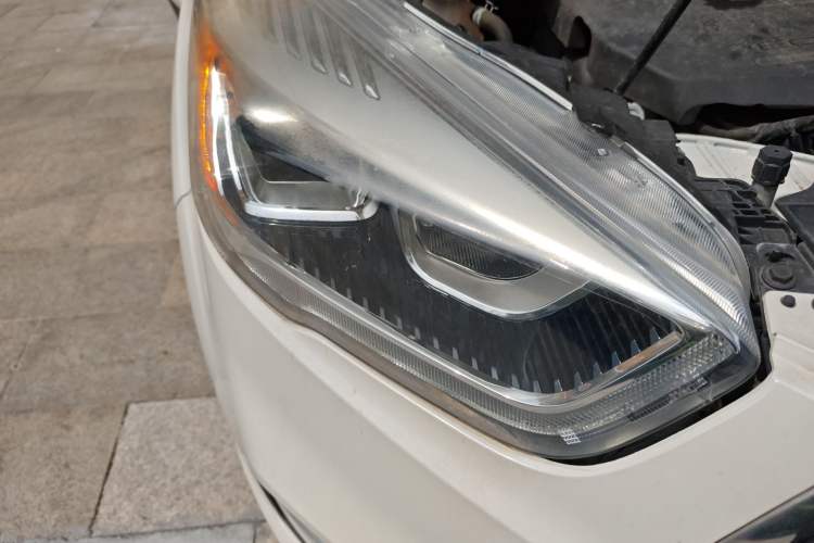 Used Ford Kuga 2017 EcoBoost 180 Two-Wheel-Drive Tiger Leap Model
