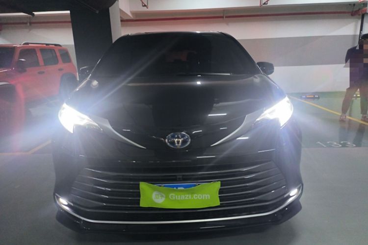 Used Toyota SIENNA 2023 2.5L Hybrid Deluxe Edition