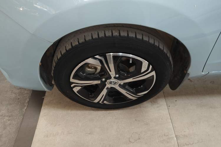 Used CHANGAN OSHAN Benni E-Star 2022 Qingxin Edition Colorful Model Lithium Iron Phosphate Left Front Wheel Hub