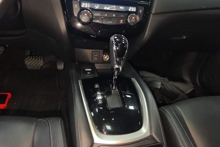 Used Nissan X-Trail 2019 2.5L CVT Smart Connect Luxury Edition 4WD
