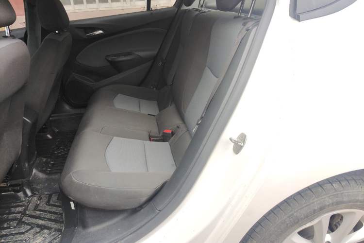 Used Chevrolet Cruze 2017 1.5L Automatic Pioneer Sunroof Edition
