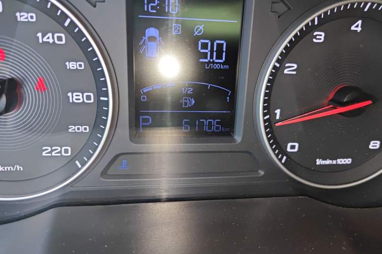 Used MG ZS 2018 1.5L Automatic Luxury Edition China V Standard Odometer Close Up