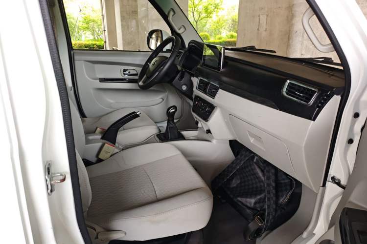 Used Jinbei New Hiace S 2023 1.5L Wealth Edition Van 2/5-Seater Air-Conditioned Model SWC15M