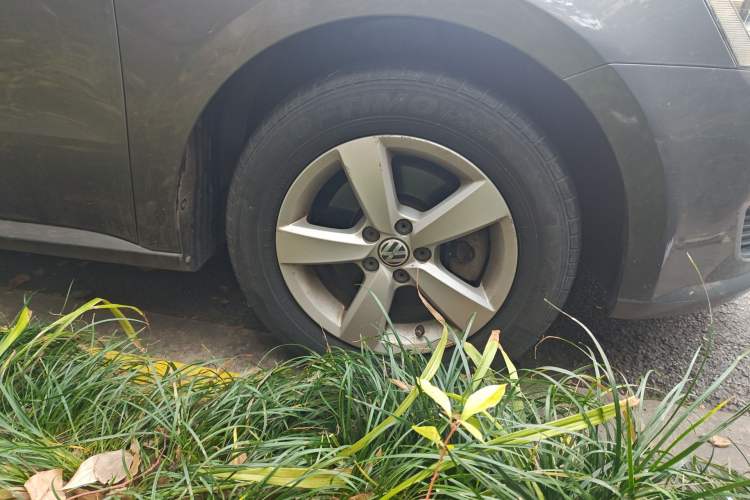 Used Volkswagen Lavida 2013 Revised Classic 1.6L Manual Fashion Edition