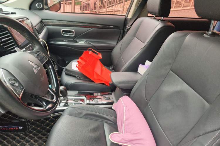 Used Mitsubishi Outlander 2018 2.4L 4x4 Luxury Edition 7-Seater
