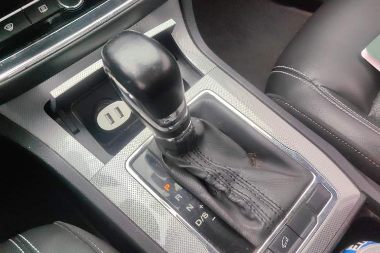 Used Roewe RX5 2016 20T Two-Wheel Drive Automatic Internet Smart Edition