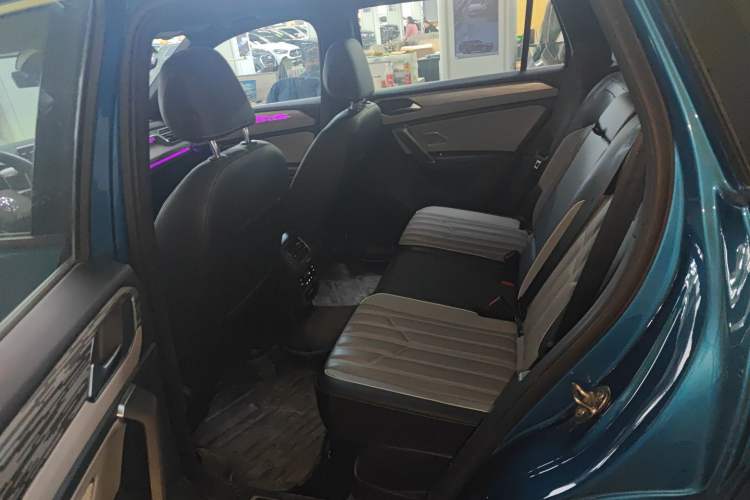 Used Volkswagen Tayron 2023 380TSI Four-Wheel Drive R-Line Pro Smart Edition Left Rear Seat