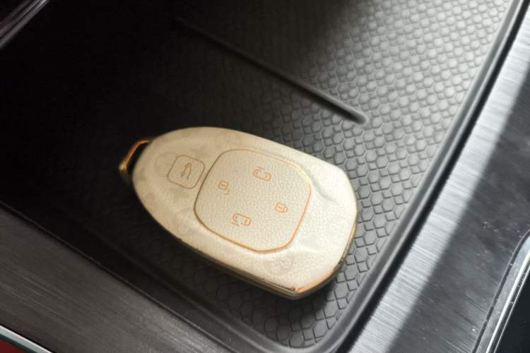 Used GAC Trumpchi GS8 2024 Linghang Series 2.0 TGDI Two-Wheel Drive Luxury Smart Connectivity Version
