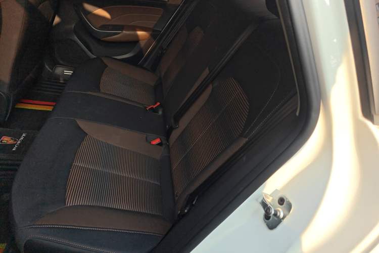 Used Roewe i6 2020 PLUS 1.6L CVT 4G Connected Glory Luxury Edition
