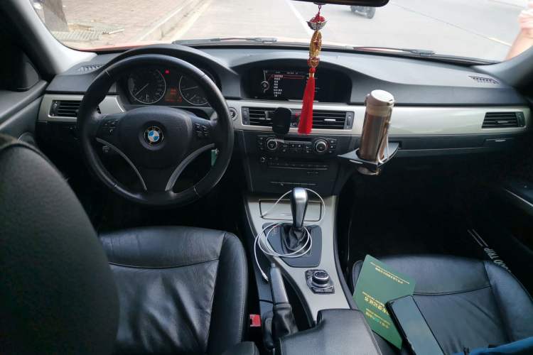 Used BMW 3 Series 2012 320i Luxury Edition Center Console