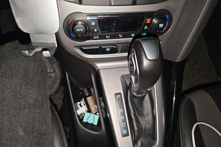 Used Ford Focus 2012 Sedan 1.6L Automatic Fashion Edition
