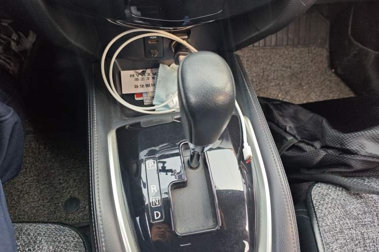 Used Nissan X-Trail 2014 2.5L CVT Luxury Edition 4WD Gear Lever