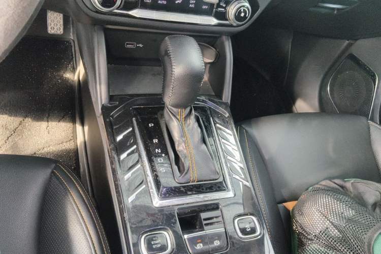 Used Bestune T77 2019 230 TID Automatic Luxury Version National V Gear Lever