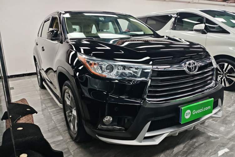 Used Toyota Highlander 2017 2.0T Four-Wheel Drive Luxury Edition 7 Seats Front Right 45 Deg