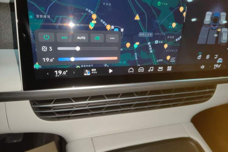 Used XPeng G6 2023 755 Ultra-Long Range Pro Audio And AC Panel