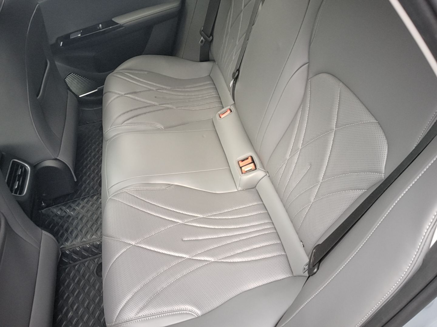Geely Galaxy L6 2025 EM-i 140km Explorer+ Edition — снимка 20