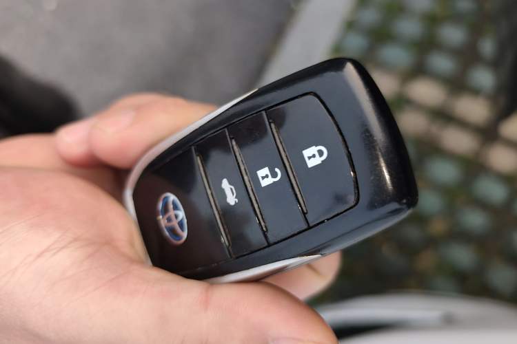 Used Toyota Levin 2017 Revised Dual-Engine 1.8H GS E-CVT Elite Sunroof Version China V Standard
