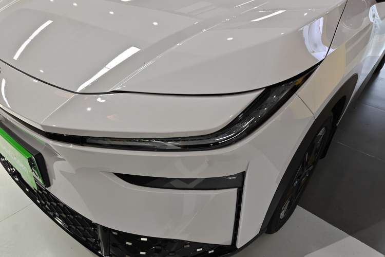 Used Toyota BZ 3X 2025 430 Air+ Left Front Headlight