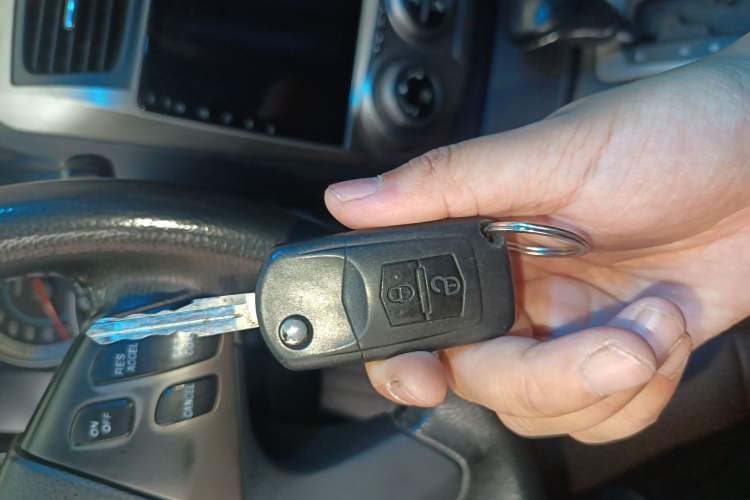 Used Bestune B50 2012 1.6L automatic with sunroof Vehicle Key