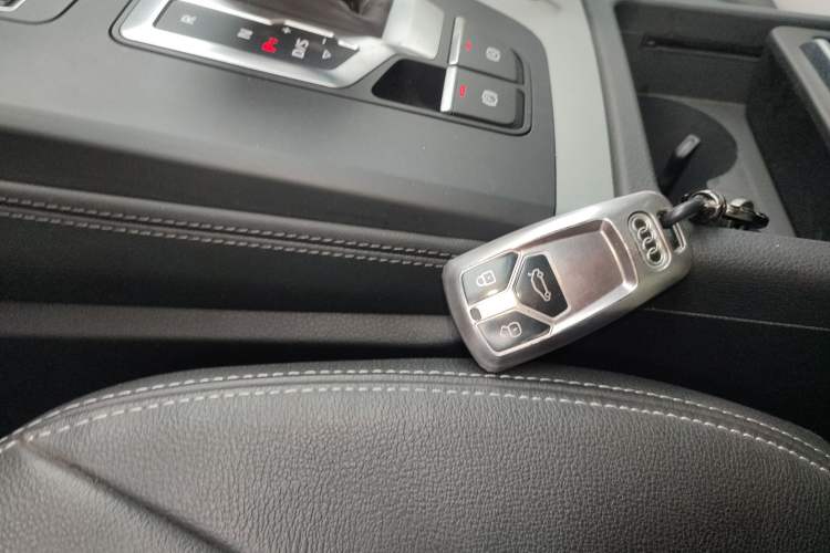 Used Audi Q5L 2020 Updated 40 TFSI Prestige Fashion Edition Vehicle Key