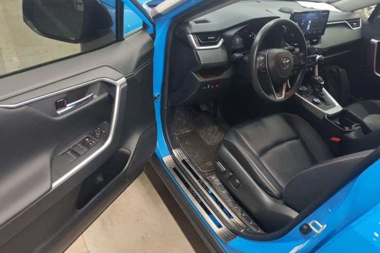 Used Toyota RAV4 2020 2.0L CVT Four-Wheel Drive Prestige Edition
