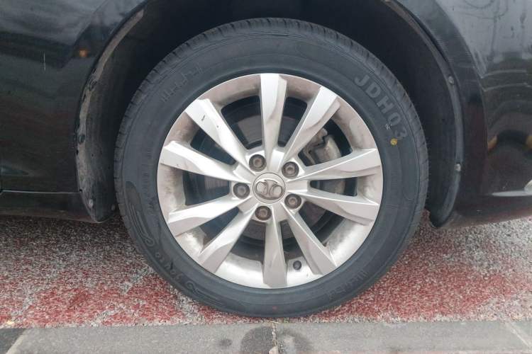 Used BAIC Senova D50 2014 1.5L manual comfort version Right Front Wheel Hub