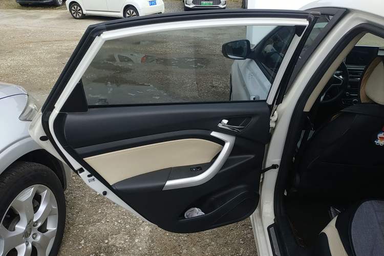 Used Changan Alsvin V7 2016 1.6L Manual LeShang Model China V Standard