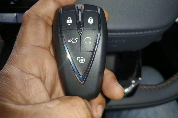 Used CHANGAN OSHAN Z6 New Energy 2023 ZhiDian iDD 150KM Flagship PLUS Smart Parking Edition
