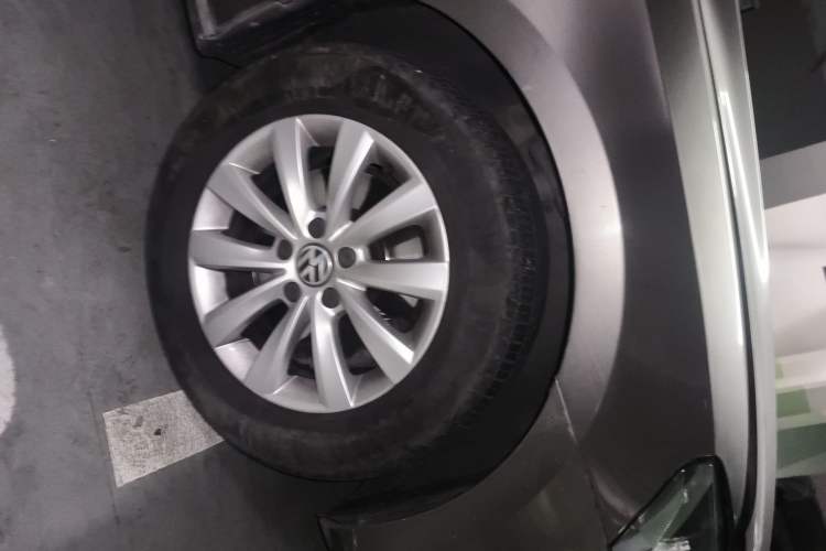 Used Volkswagen Passat 2014 1.8TSI DSG Prestige Navigation Edition Right Front Wheel Hub