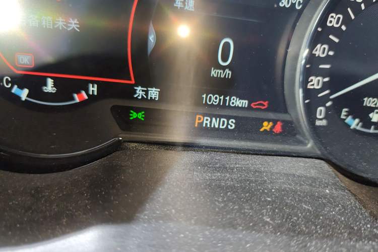 Used Lincoln MKZ 2018 2.0T Luxury Edition Odometer Close Up