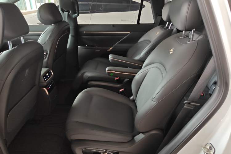 Used Dongfeng eπ eπ008 2024 636Max All-Electric Version 6 Seats Left Rear Seat