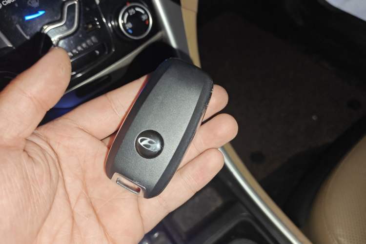 Used Hyundai Sonata 2011 2.0L Automatic Luxury Edition Vehicle Key