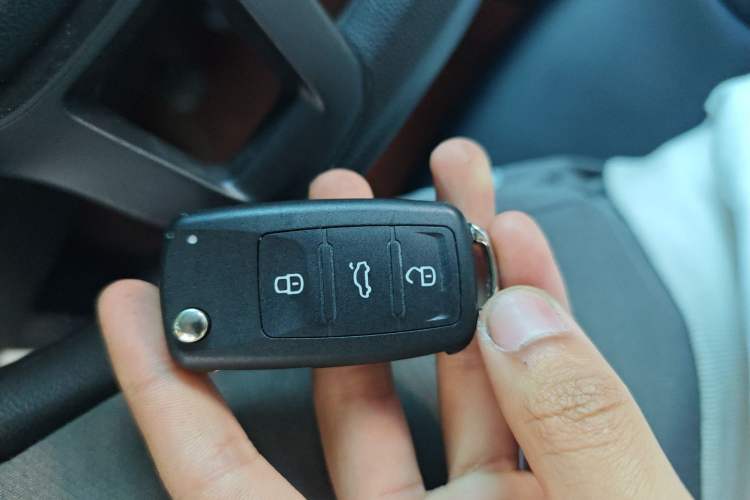 Used Volkswagen Polo 2016 1.4L Manual Fashion Model Vehicle Key