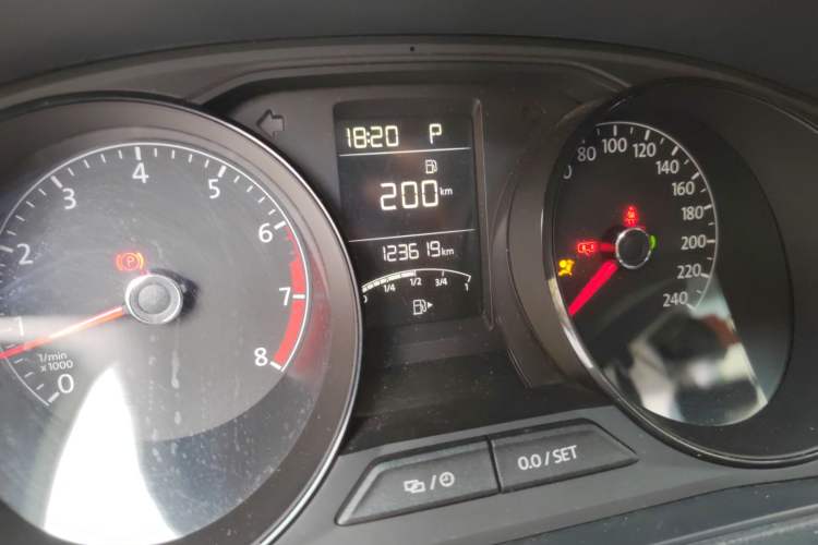 Used Volkswagen Gran Lavida 2015 1.6L Automatic Fashion Edition Odometer Close Up