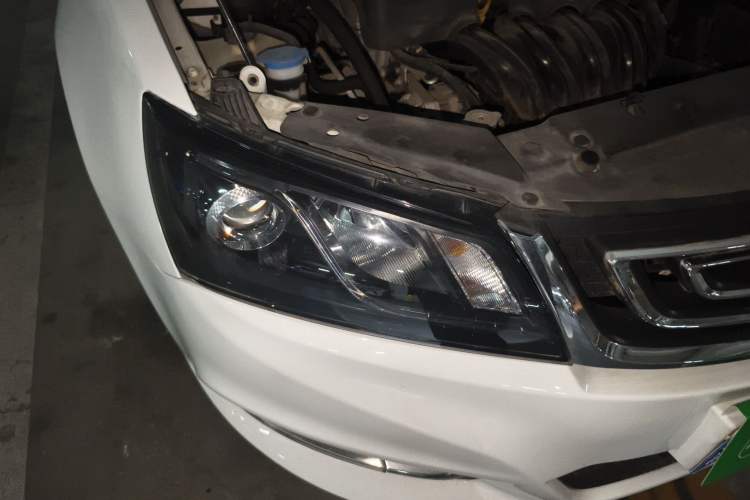 Used Geely Auto Emgrand 2017 Sedan Million Edition 1.5L CVT Upward Version Right Front Headlight