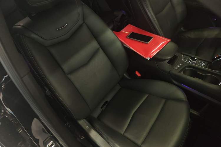 Used Cadillac XT6 2021 2.0T Six-Seater Four-Wheel-Drive Luxury Version
