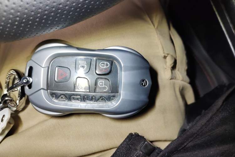 Used Jaguar F-PACE 2016 2.0T Two-Wheel-Drive R-Sport Sport Edition