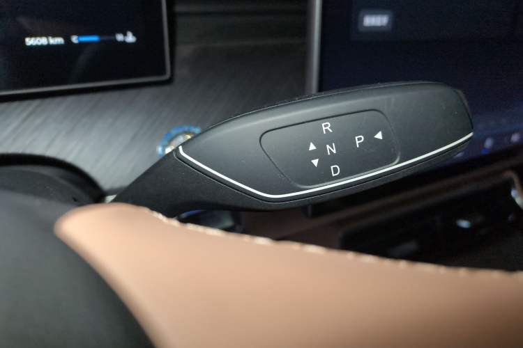 Used Chery Tiggo 8 L 2024 2.0T Two-Wheel Drive Luxury Edition 5 Seats