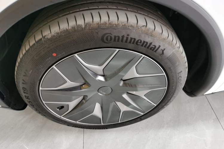 Used Tesla Model Y L 2025 Model Long-Range All-Wheel-Drive Version