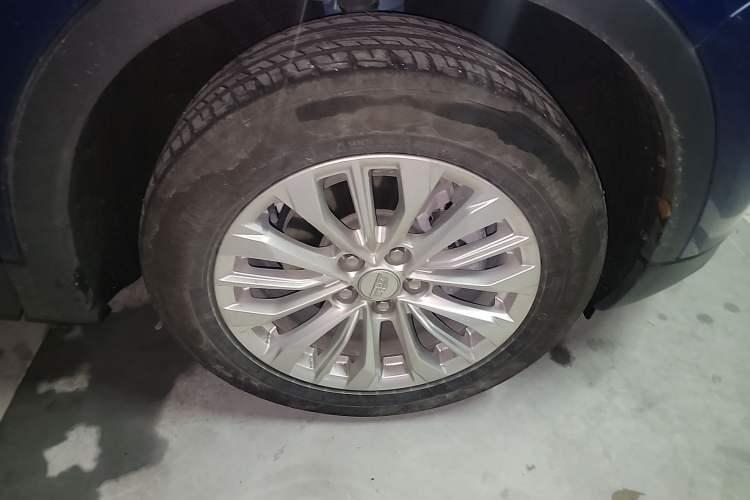 Used Cadillac XT4 2024 25T Two-Wheel Drive Fashion Edition Right Front Wheel Hub